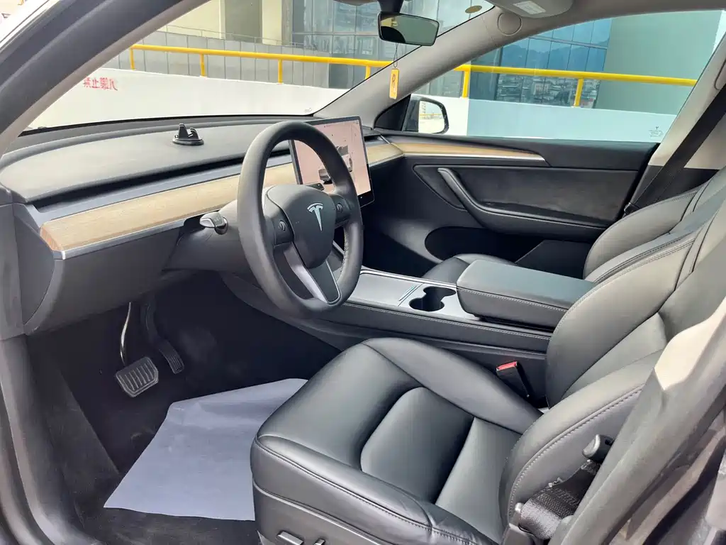 Tesla Model Y — фото 7