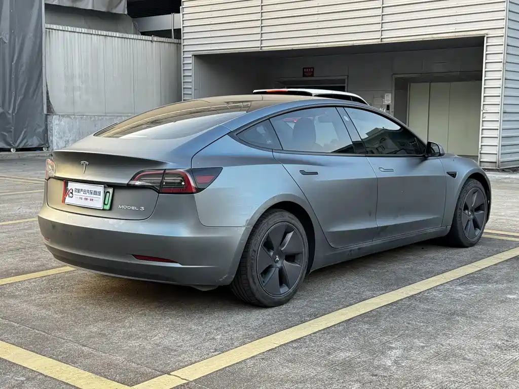 Tesla Model 3 — фото 11