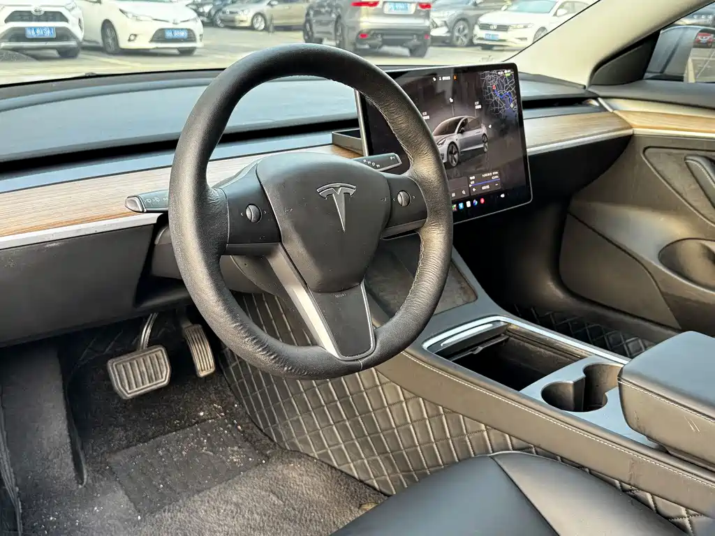 Tesla Model 3 — фото 6