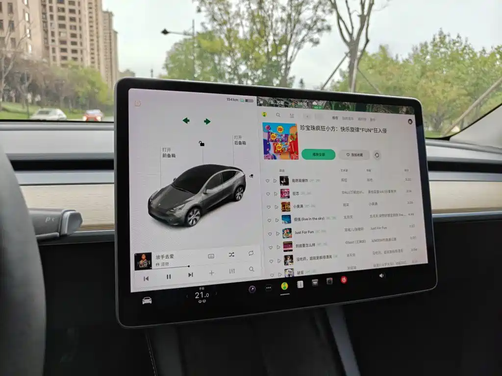 Tesla Model Y — фото 13
