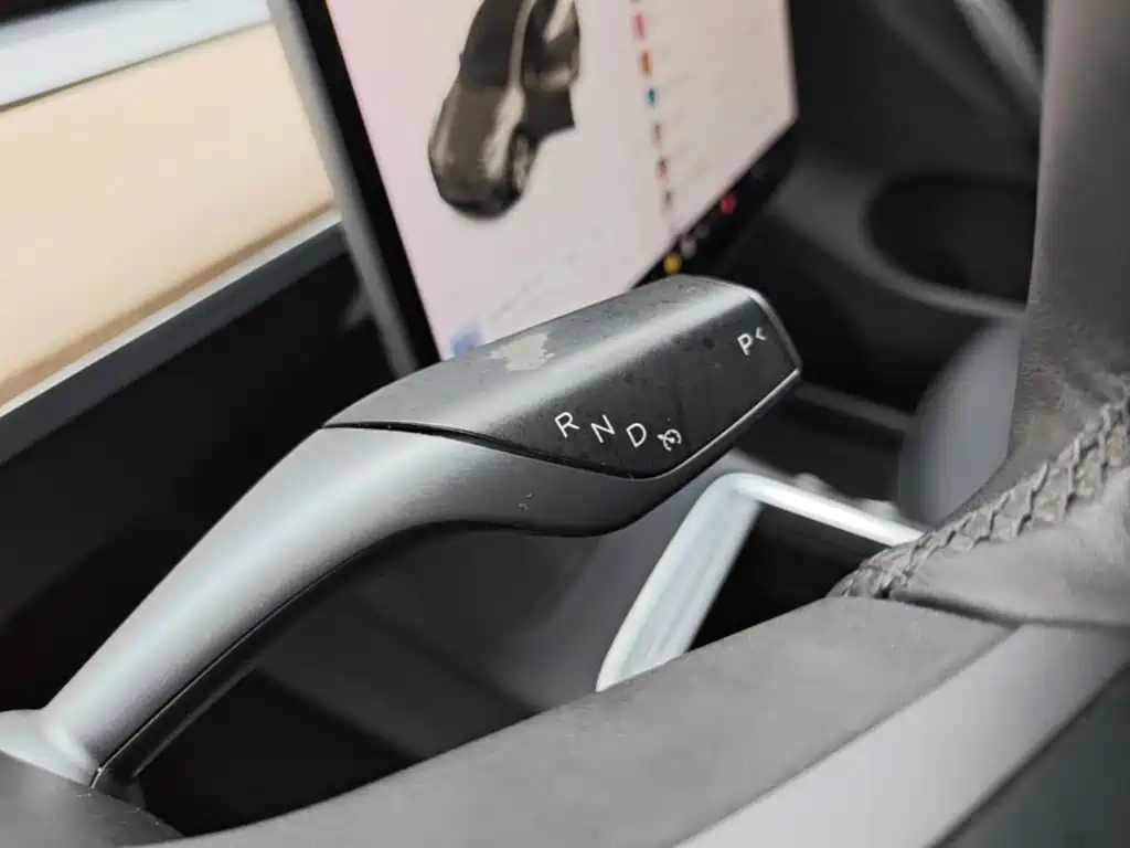 Tesla Model Y — фото 14