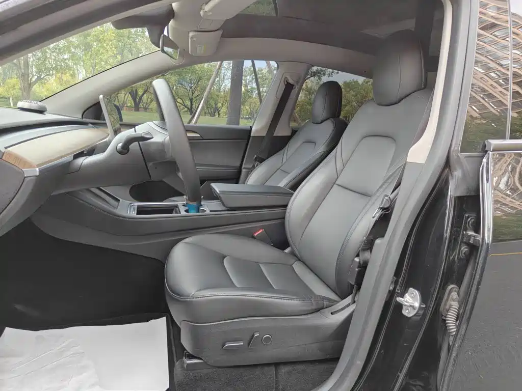 Tesla Model Y — фото 15