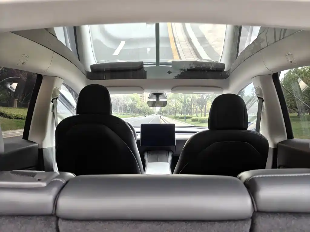 Tesla Model Y — фото 18