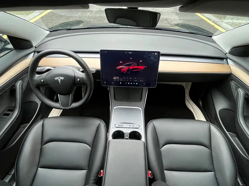 Tesla Model 3 — фото 11