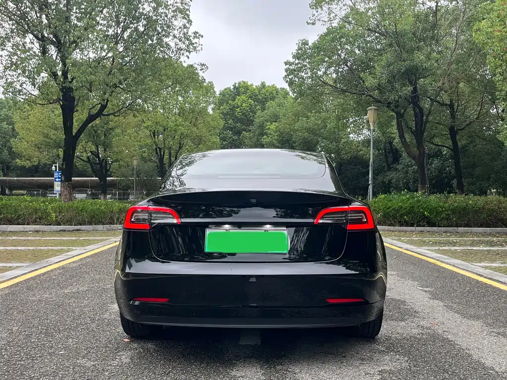 Tesla Model 3 — фото 5
