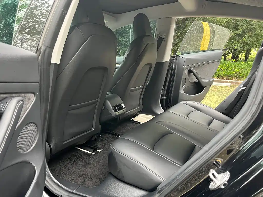 Tesla Model 3 — фото 10