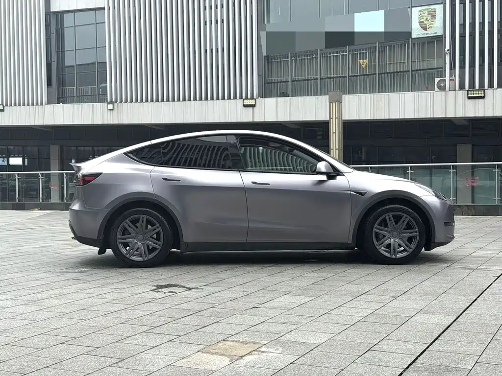 Tesla Model Y — фото 4
