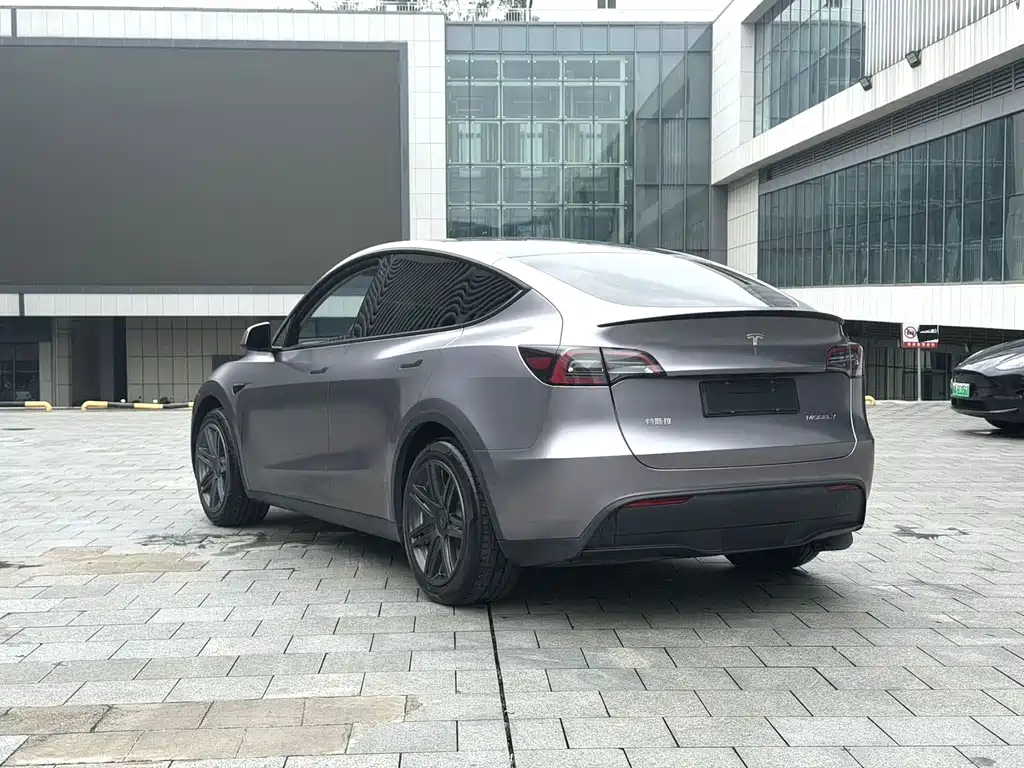 Tesla Model Y — фото 7