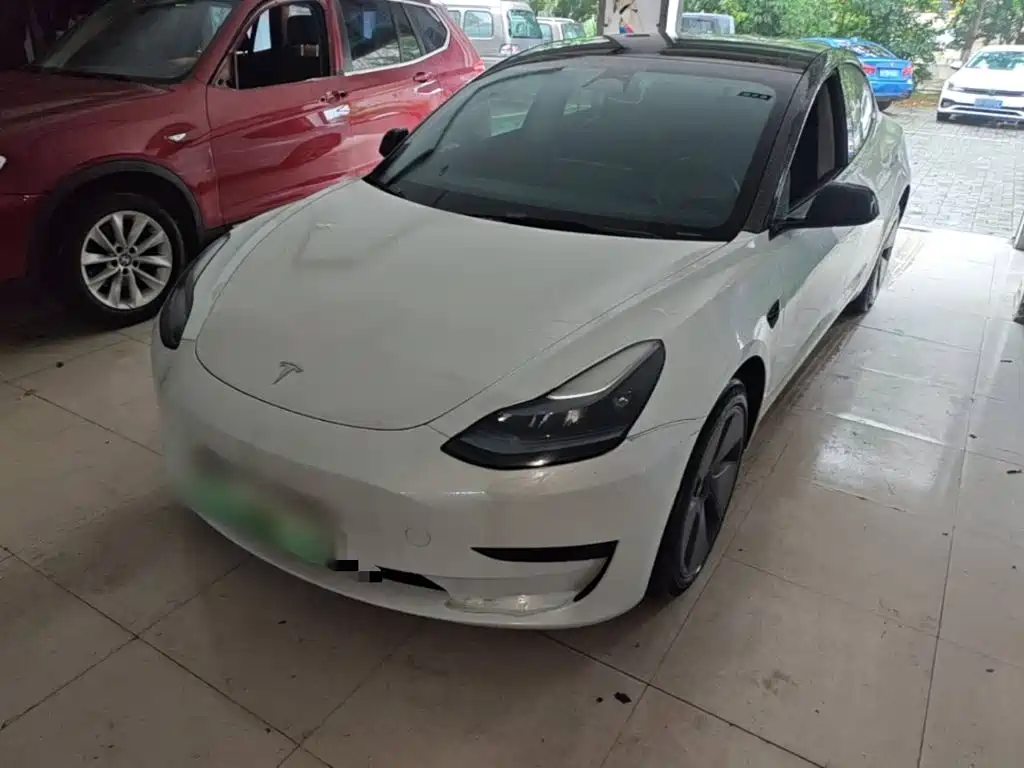 Tesla Model 3 — фото 2