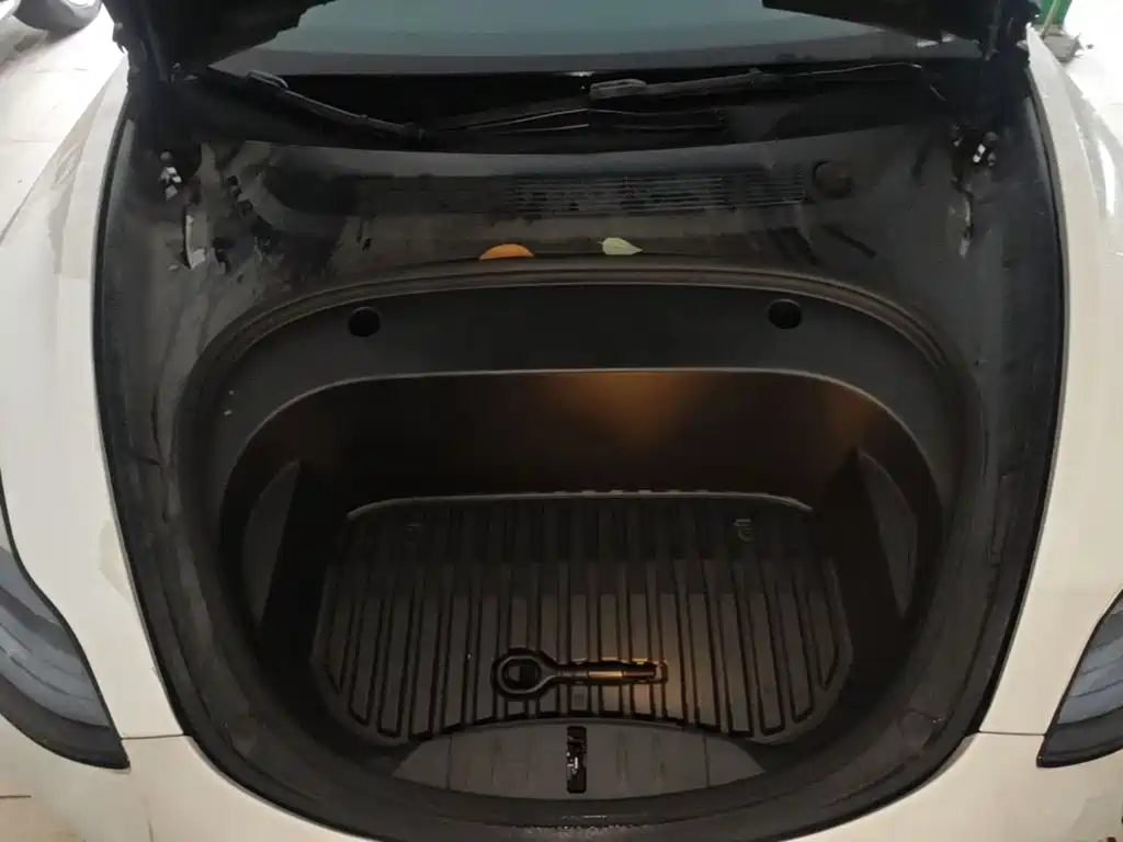 Tesla Model 3 — фото 20