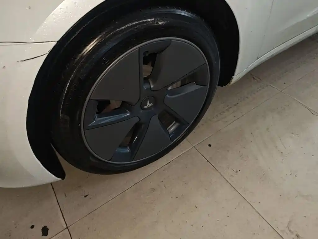 Tesla Model 3 — фото 23