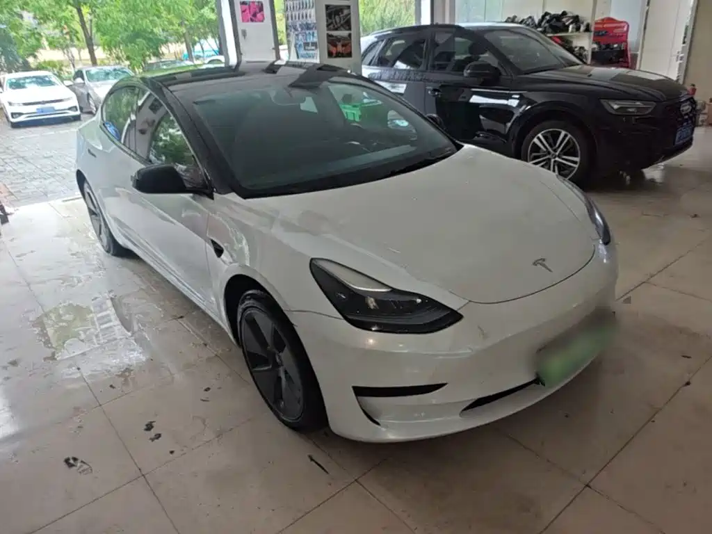 Tesla Model 3 — фото 4