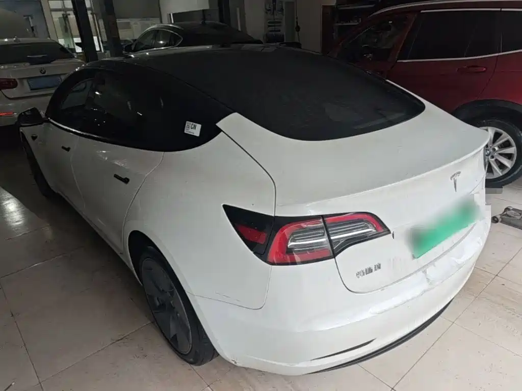 Tesla Model 3 — фото 5