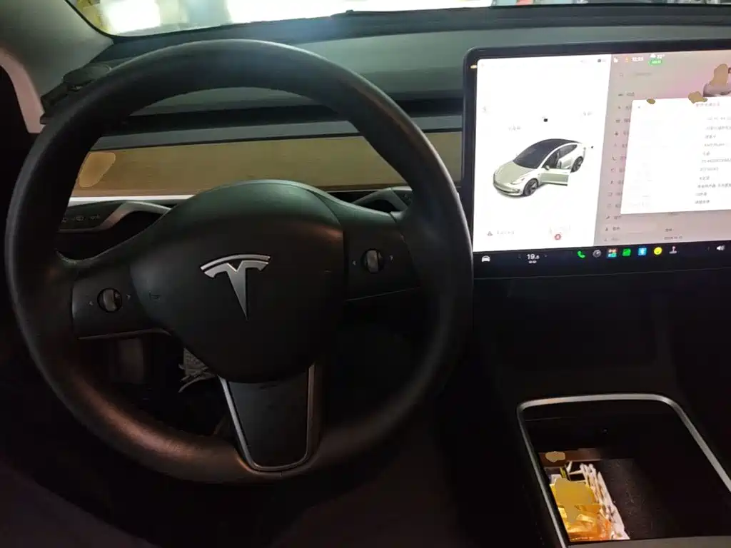 Tesla Model 3 — фото 10