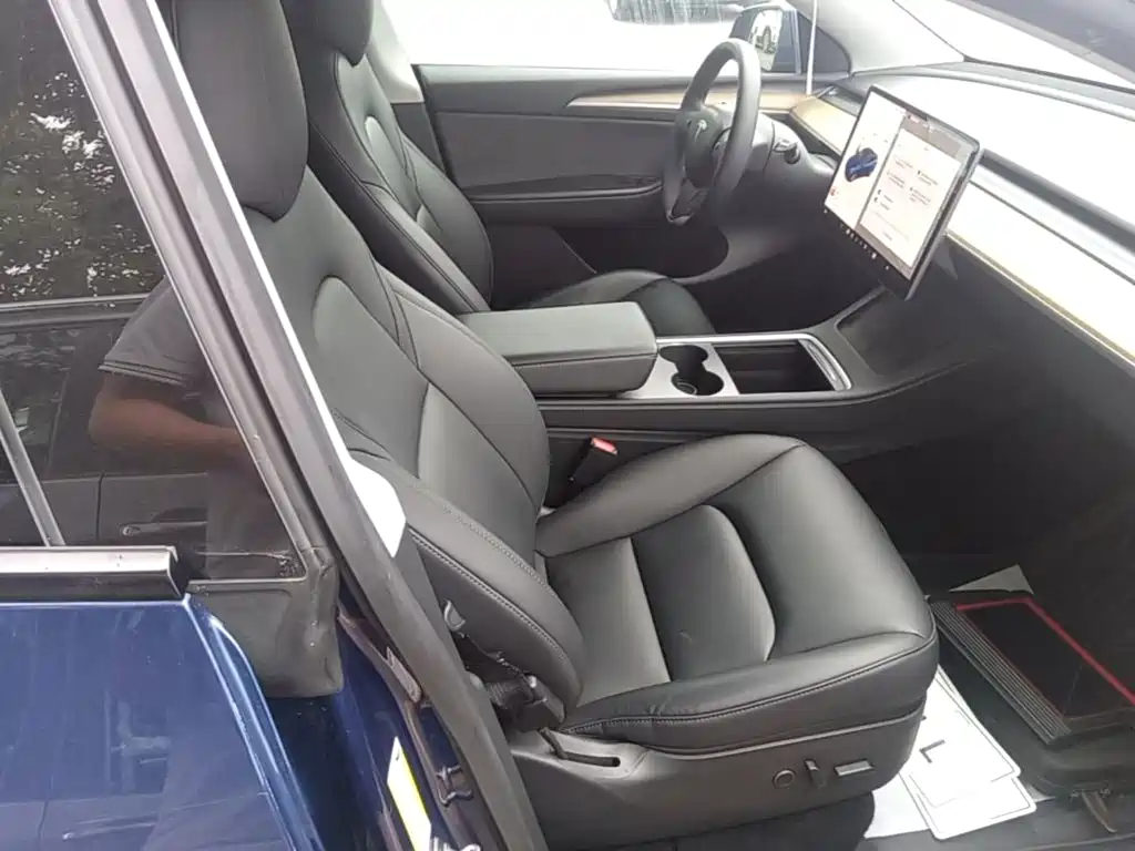 Tesla Model Y — фото 25