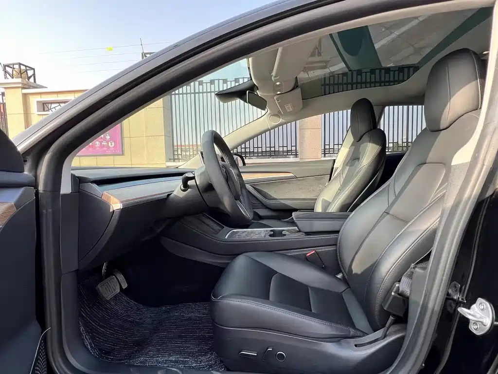 Tesla Model 3 — фото 4