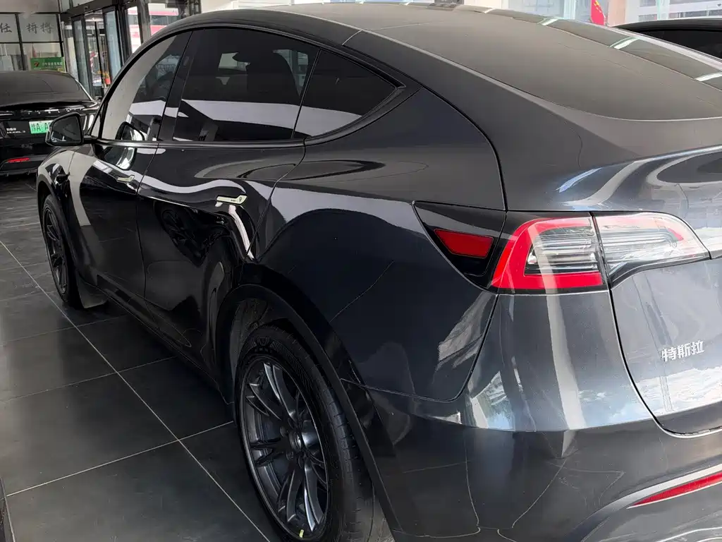 Tesla Model Y — фото 4