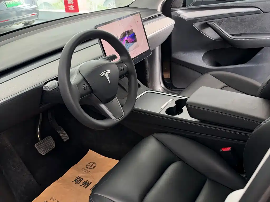 Tesla Model Y — фото 7