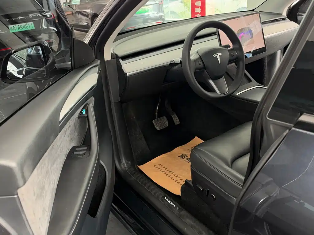 Tesla Model Y — фото 8
