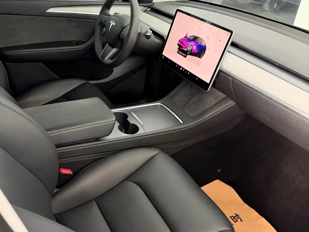 Tesla Model Y — фото 9