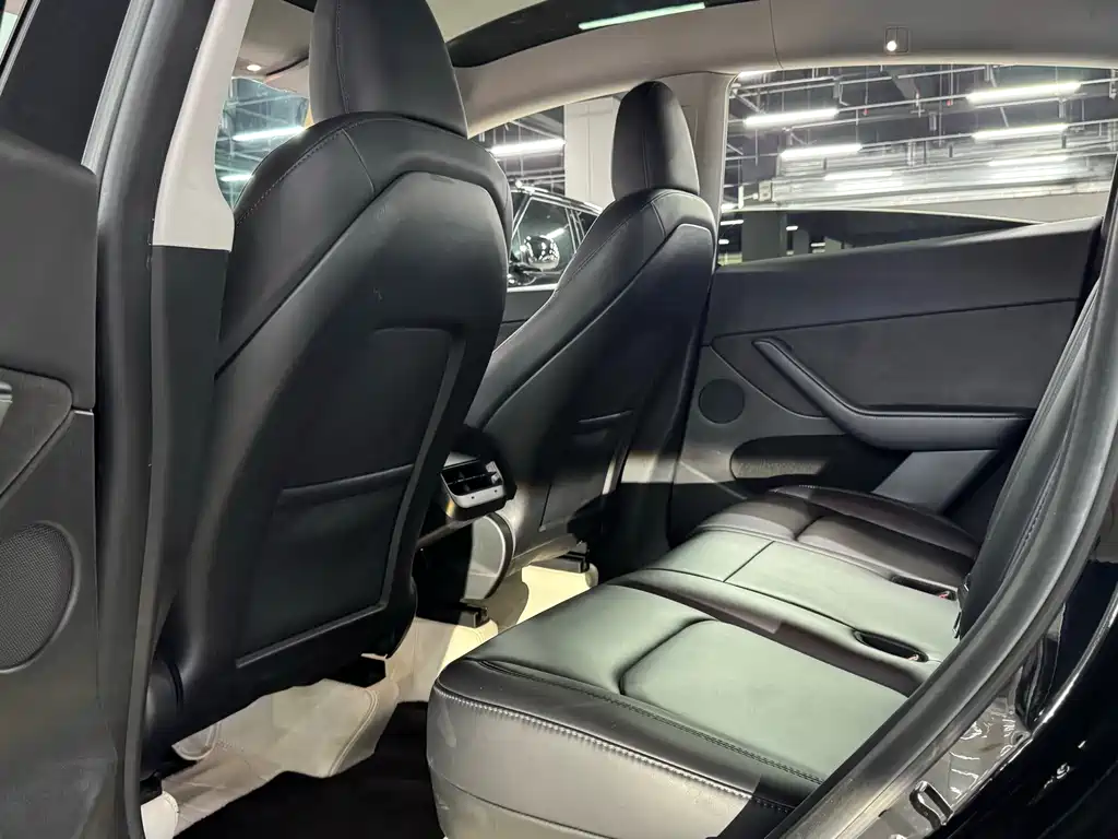 Tesla Model Y — фото 13