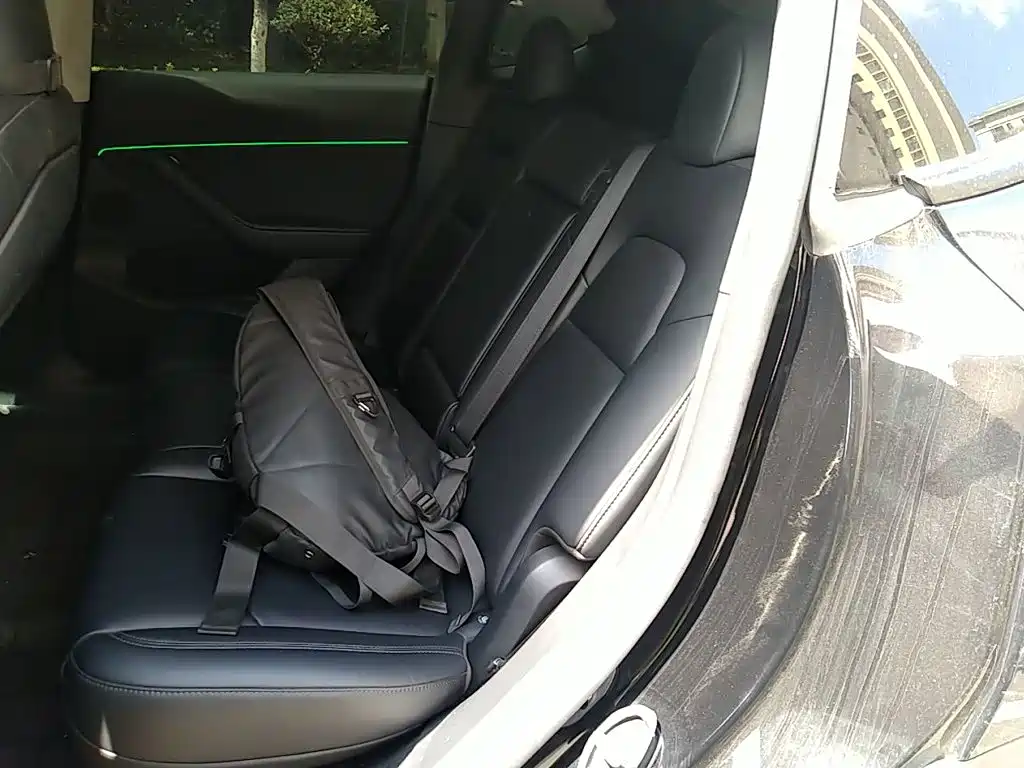 Tesla Model Y — фото 18