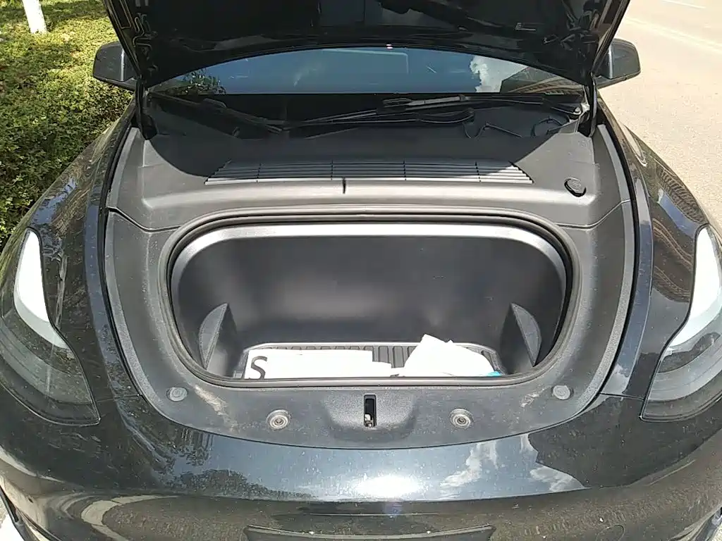 Tesla Model Y — фото 21
