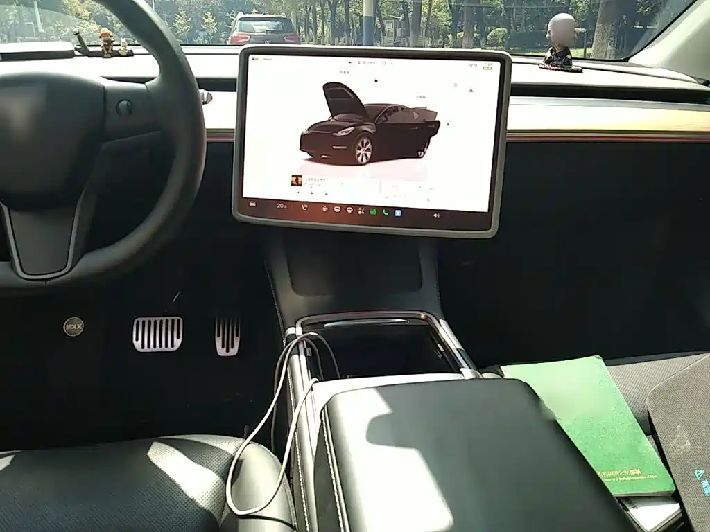 Tesla Model Y — фото 10