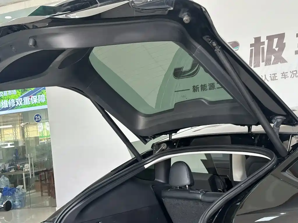 Tesla Model Y — фото 13