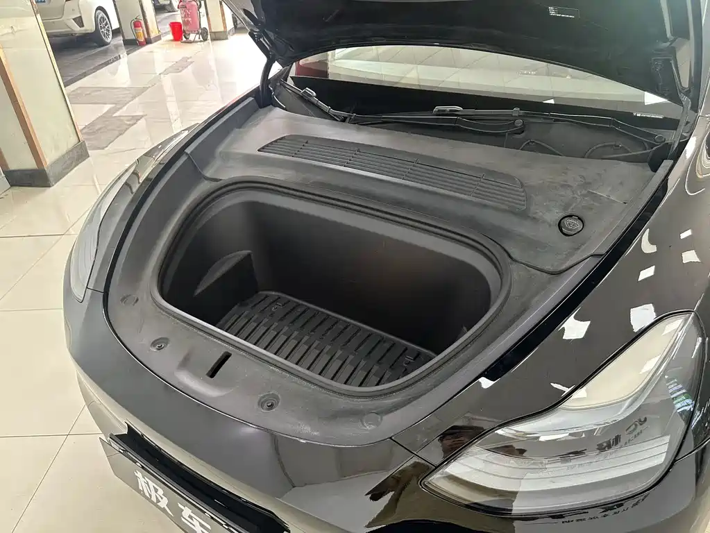 Tesla Model Y — фото 16