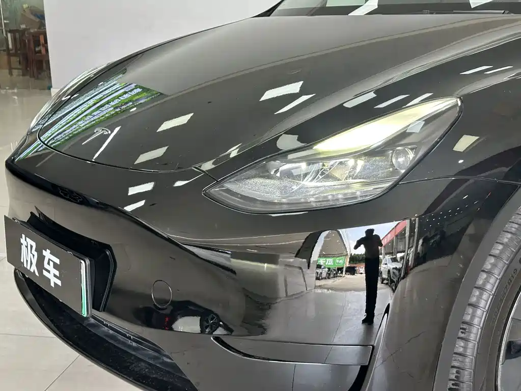 Tesla Model Y — фото 18