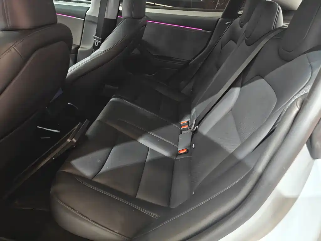 Tesla Model 3 — фото 6