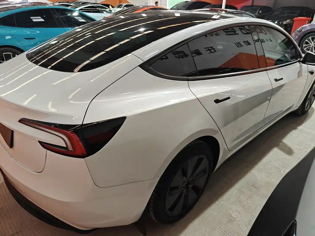 Tesla Model 3 — фото 8
