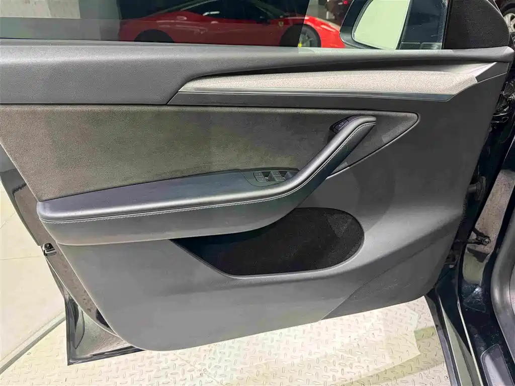 Tesla Model Y — фото 19