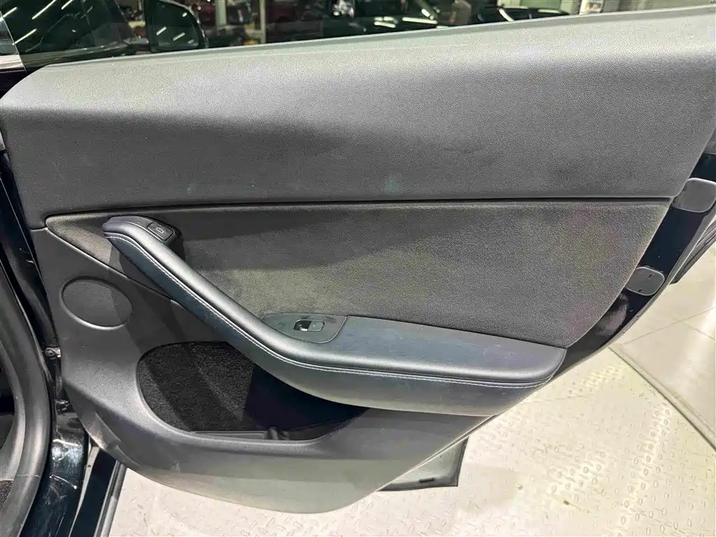 Tesla Model Y — фото 24