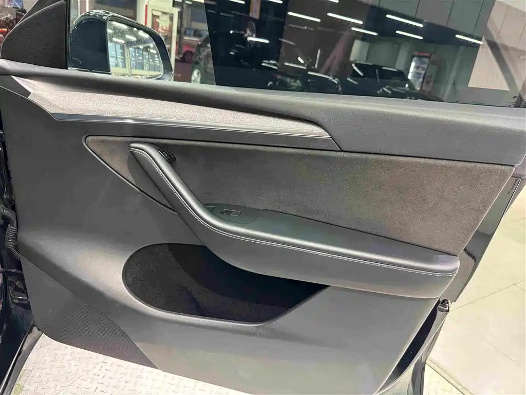 Tesla Model Y — фото 26