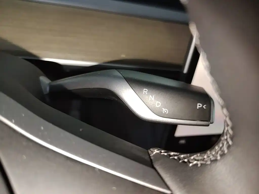 Tesla Model Y — фото 14