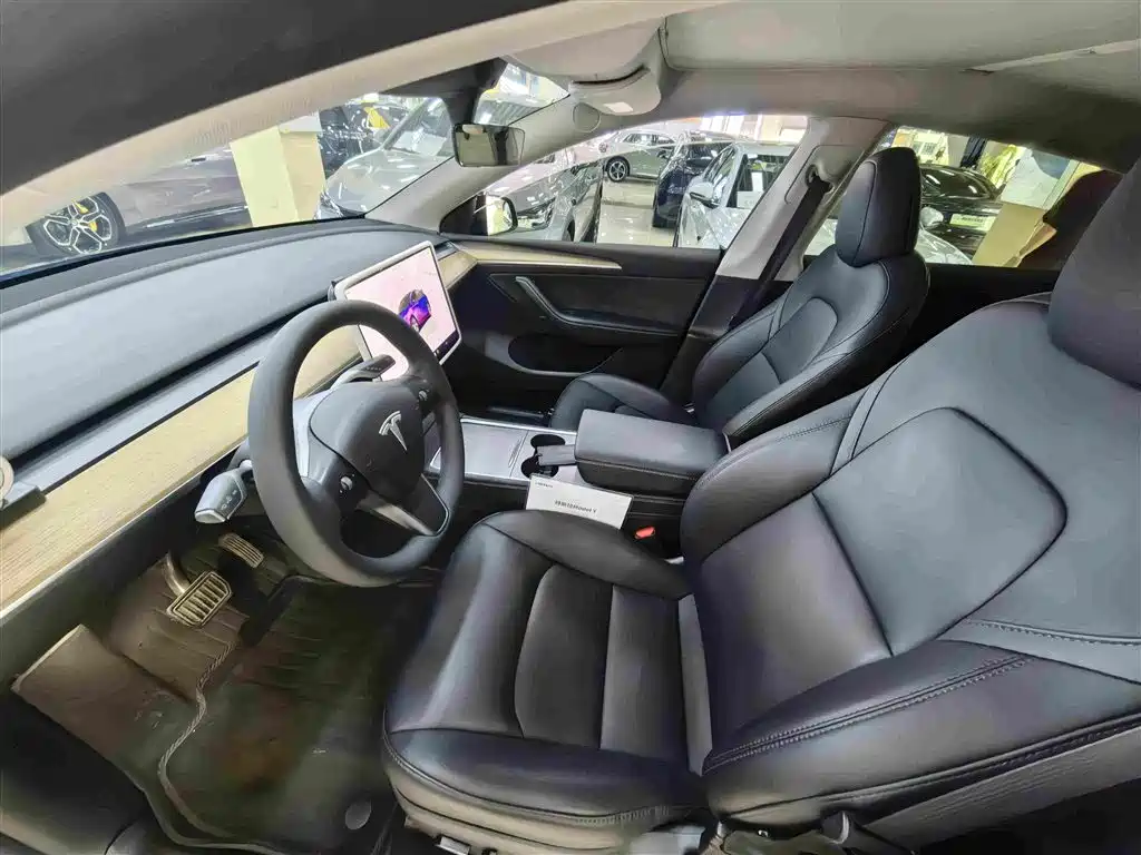 Tesla Model Y — фото 4