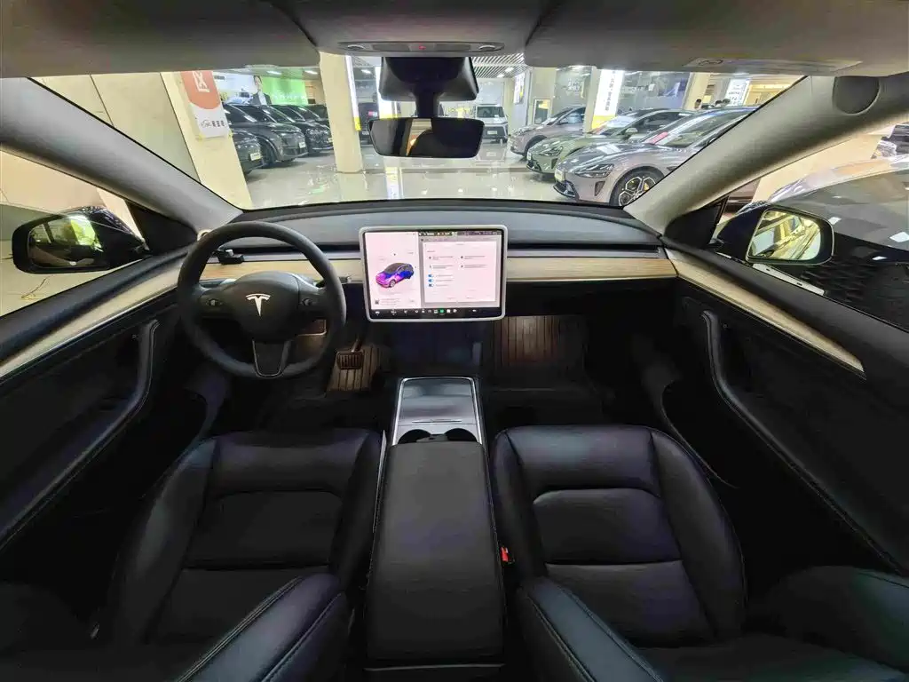 Tesla Model Y — фото 5