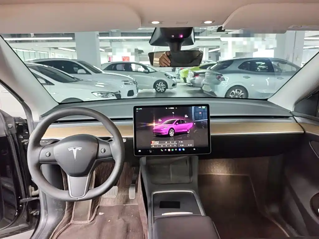 Tesla Model Y — фото 10