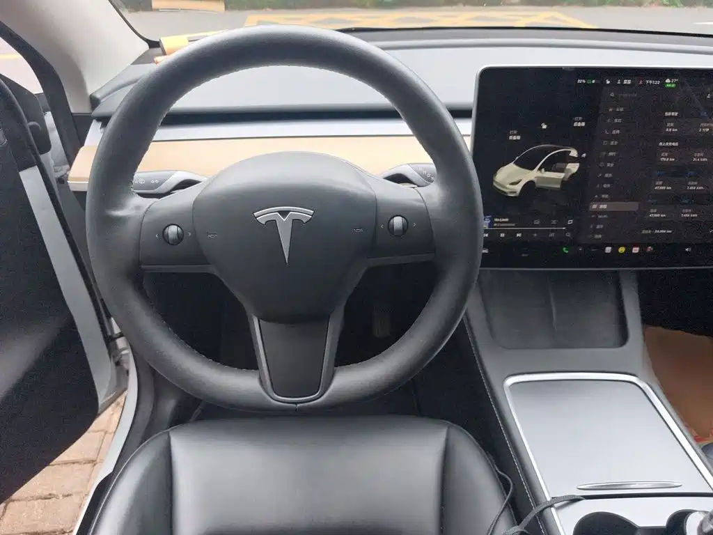 Tesla Model Y — фото 6