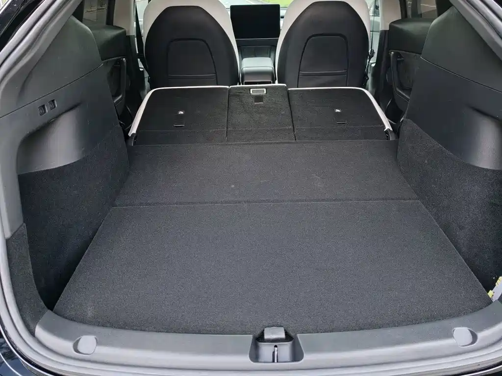 Tesla Model Y — фото 17