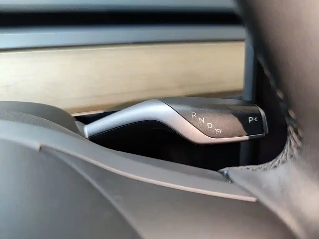 Tesla Model Y — фото 14