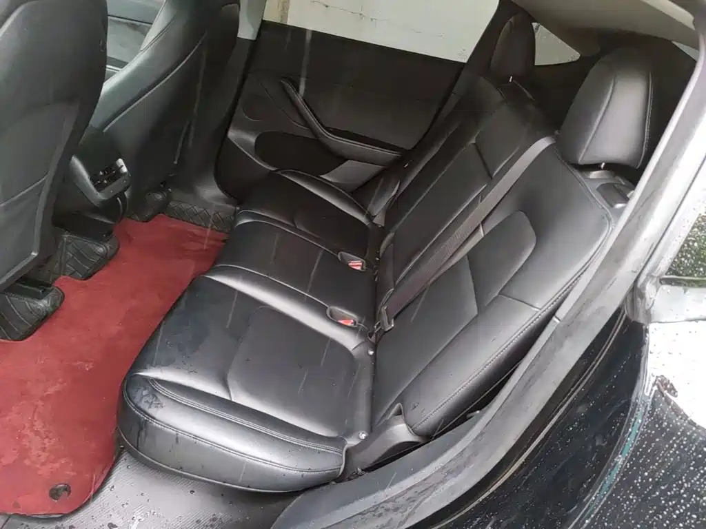Tesla Model Y — фото 17
