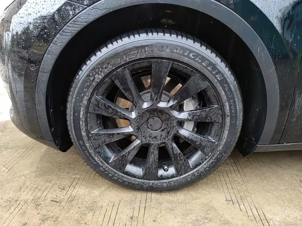 Tesla Model Y — фото 23