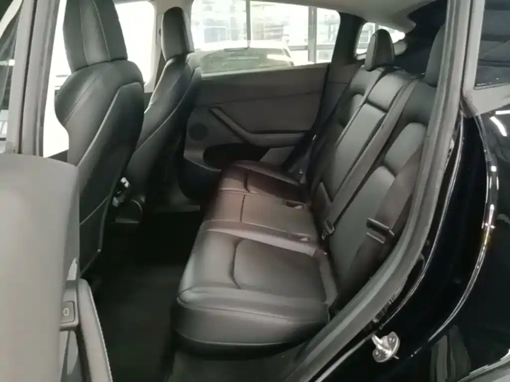 Tesla Model Y — фото 17