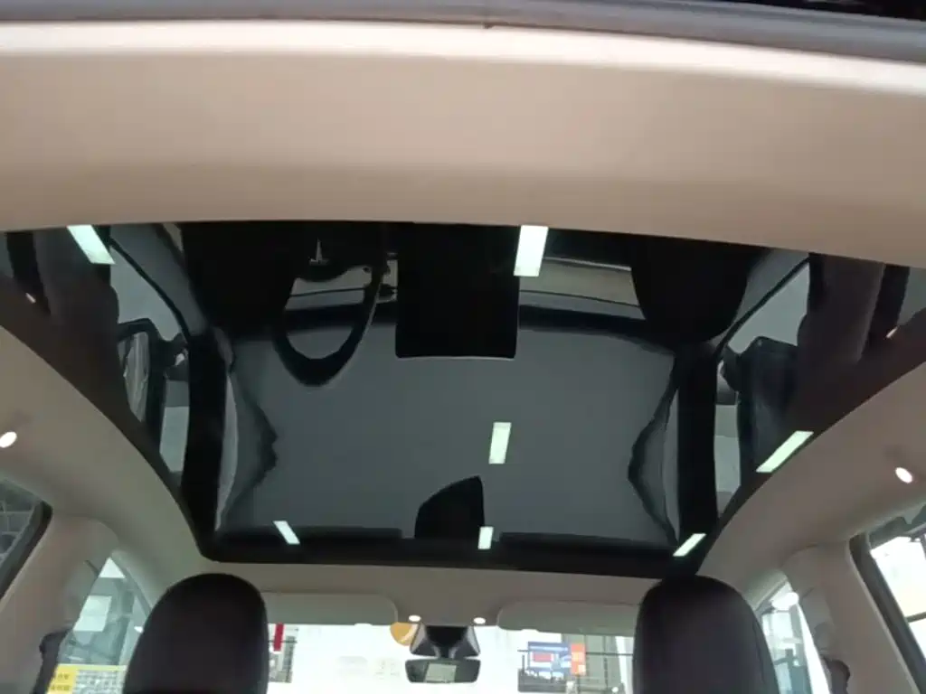 Tesla Model Y — фото 18