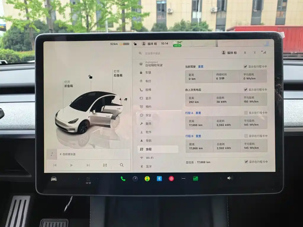 Tesla Model Y — фото 11