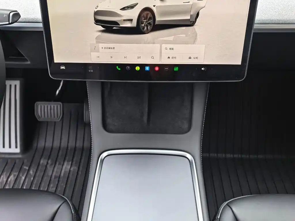 Tesla Model Y — фото 13