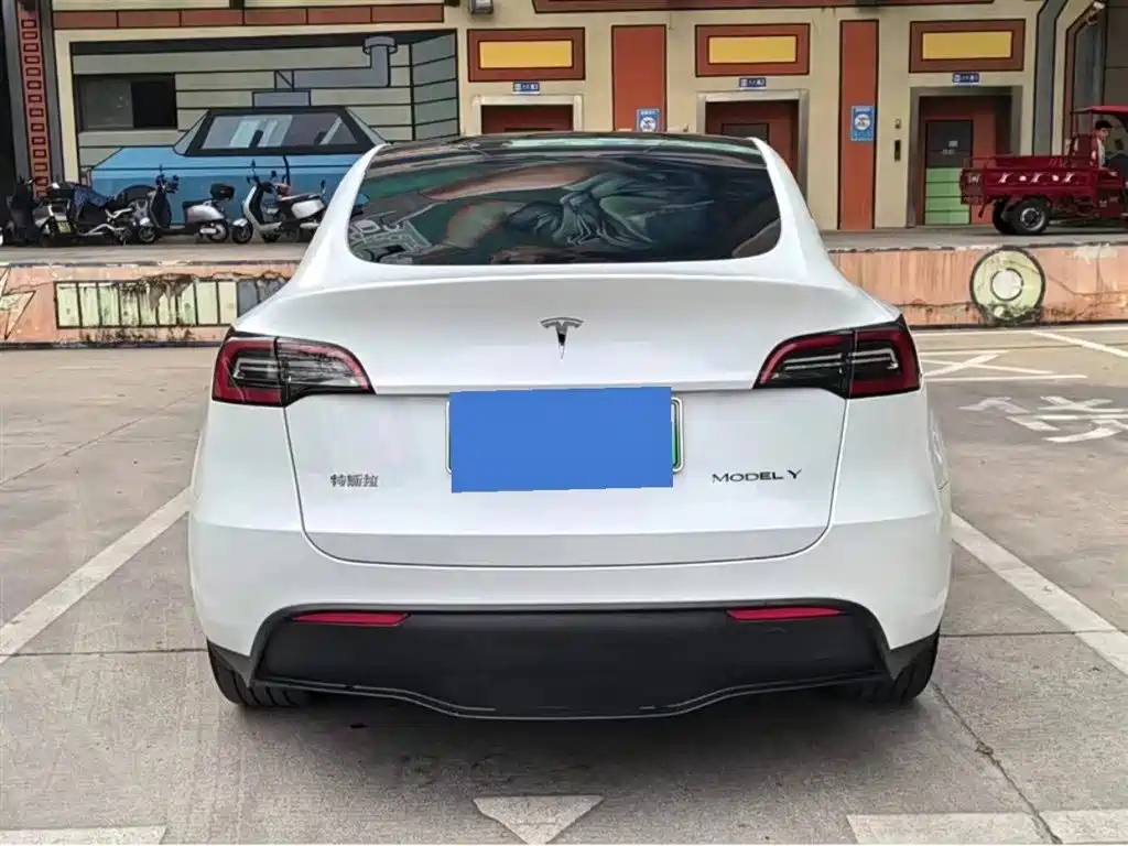Tesla Model Y — фото 5
